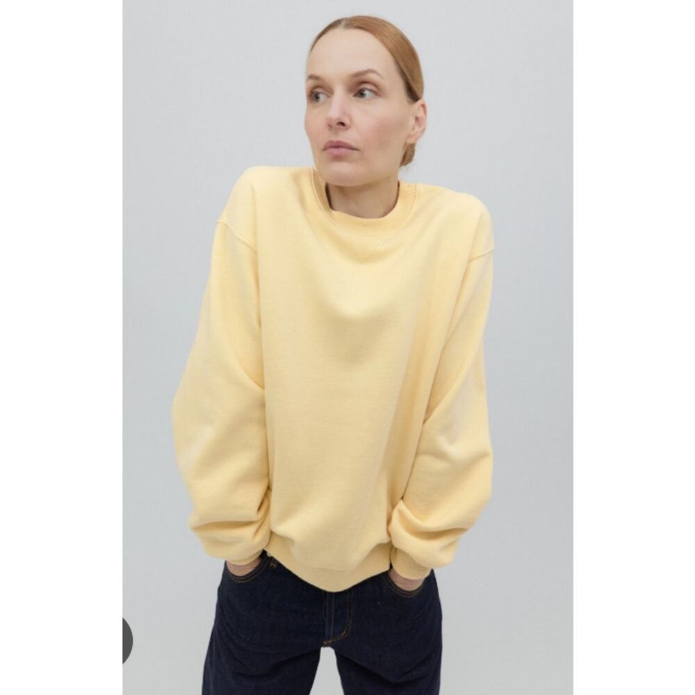 Still Here NYC Crewneck Medium The Sweatshirt in Butter Fleece Pullover Casual